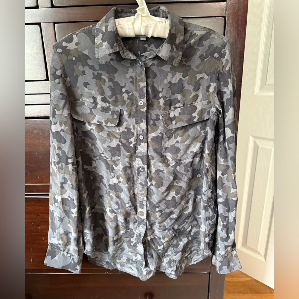 Uniqlo Camouflage Button-Up Shirt